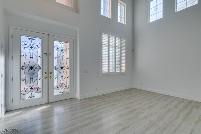 Building Photo - 1401 Via Savona Dr