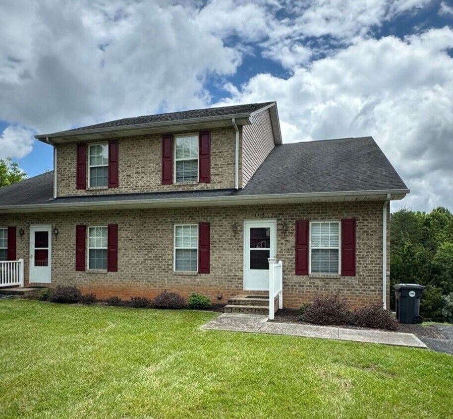 Primary Photo - 1514/1516 Cassell Ln
