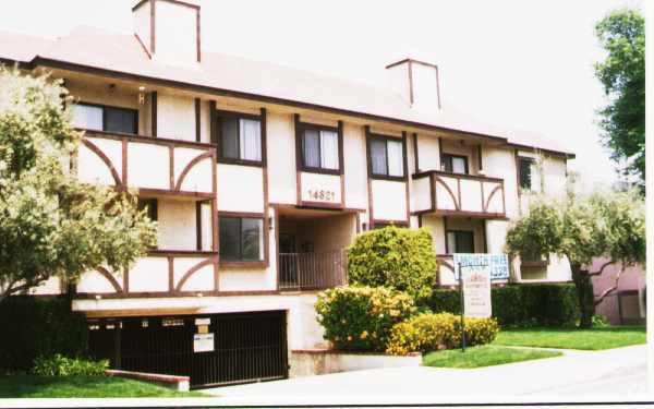 Primary Photo - 14821 Victory Blvd