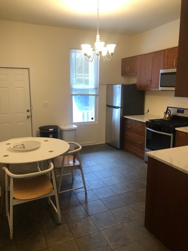 Foto del edificio - 2643 N Mildred Ave