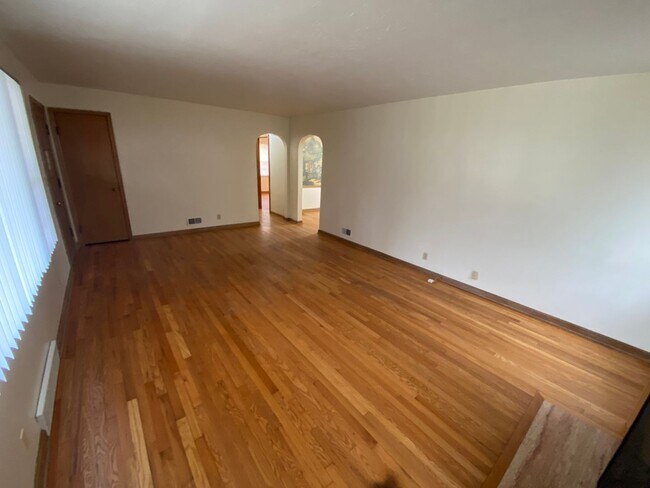 Foto del edificio - Charming Woods Park Home | 2 Bed | Fenced Yard | Garage | $1800/mo