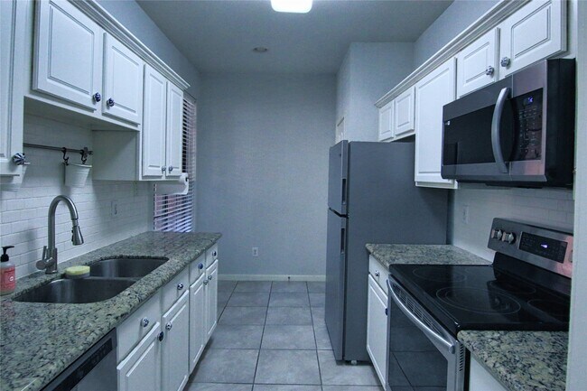 Foto del edificio - 2255 Braeswood Park Dr