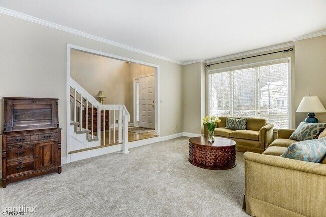 Building Photo - 3 br, 2.5 bath Townhome - 42 Raven Dr