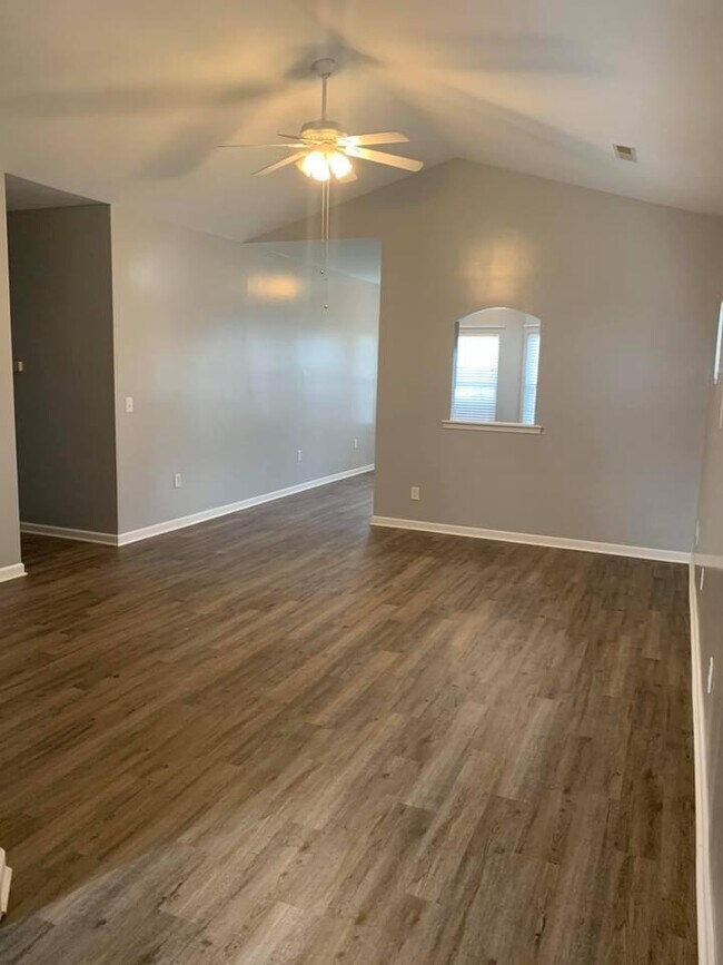 Building Photo - 205 Berkshire Ln