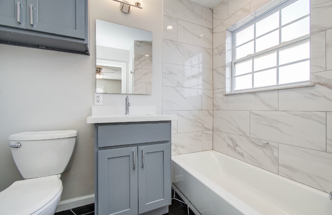 Building Photo - 710 Hemphill St