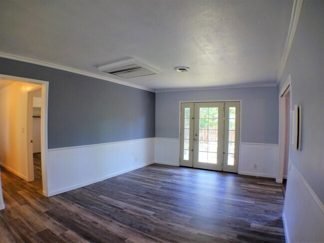 Foto del edificio - 708 Douglas Ln