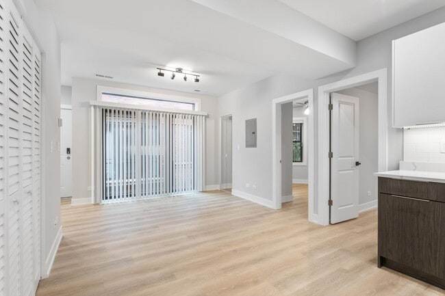 Foto del edificio - 1558 W Juneway Ter