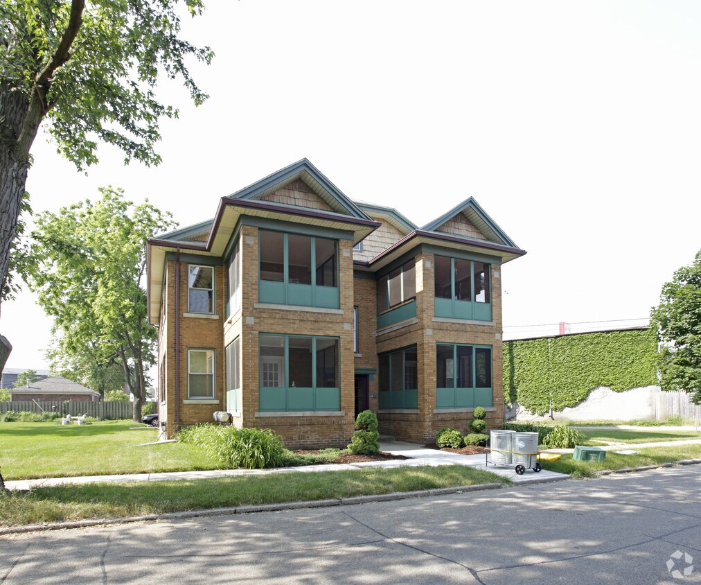 605 W Hudson Ave, Royal Oak, MI 48067 Apartments in Royal Oak, MI