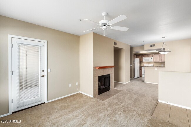 Foto del edificio - 4925 E Desert Cove Ave
