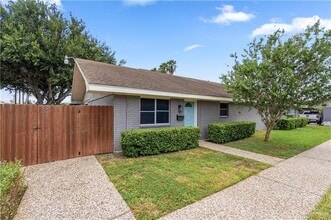 Building Photo - 12 Wisteria Ave
