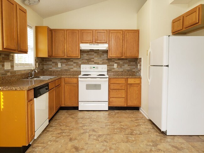 Foto del edificio - 3 Bedroom home in CreekSide Village