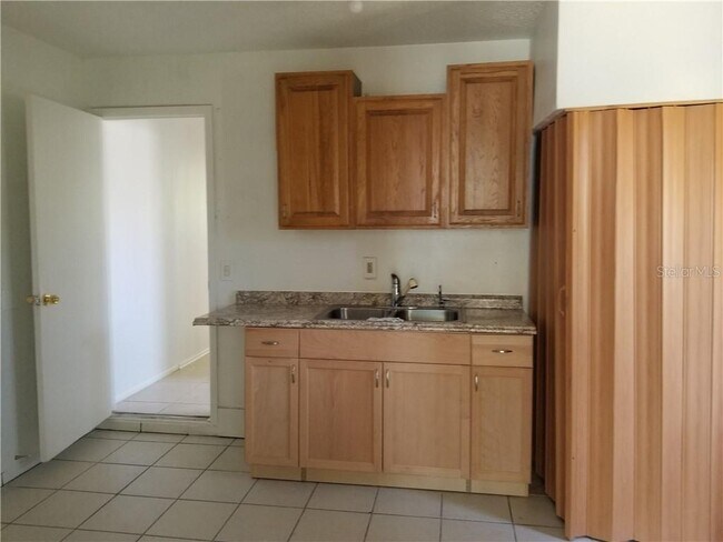 Building Photo - 208 San Remo Ave