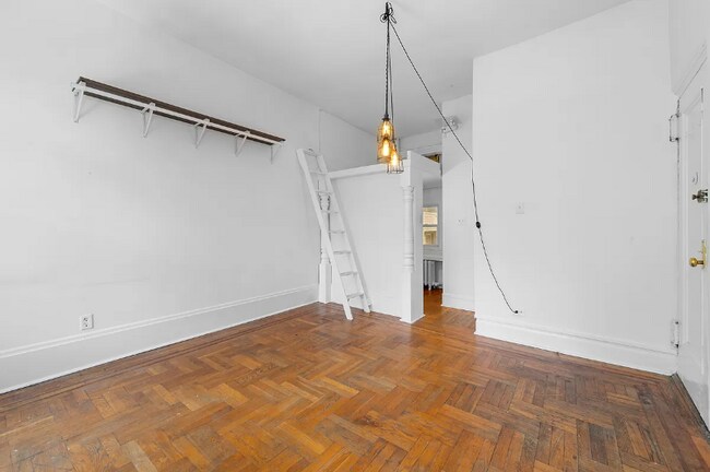 Building Photo - 34 Beekman Pl