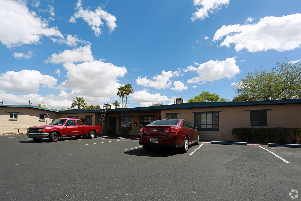 202226 N Alvernon Way, Tucson, AZ 85711 Apartments in Tucson, AZ