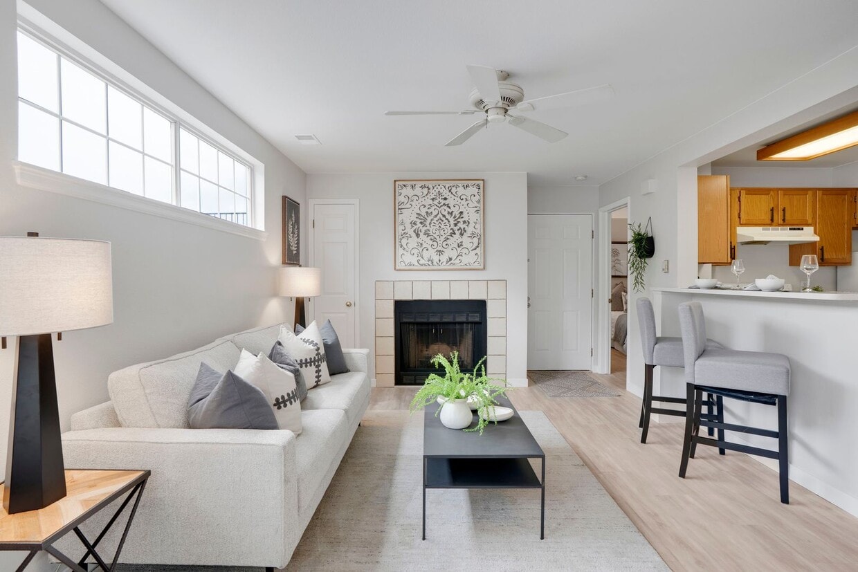 Charming 2 bed 1 bath Condo in Centennial! - Charming 2 bed 1 bath Condo in Centennial!
