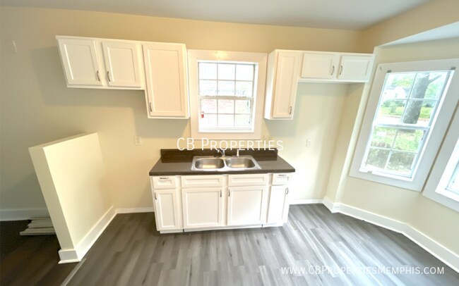 Foto del edificio - 1077 Parkland Rd