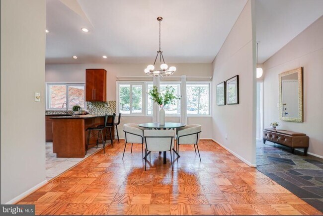 Foto del edificio - 8428 Magruder Mill Ct