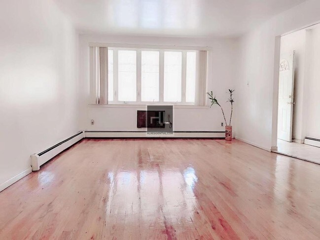 Building Photo - 23 AVENUE