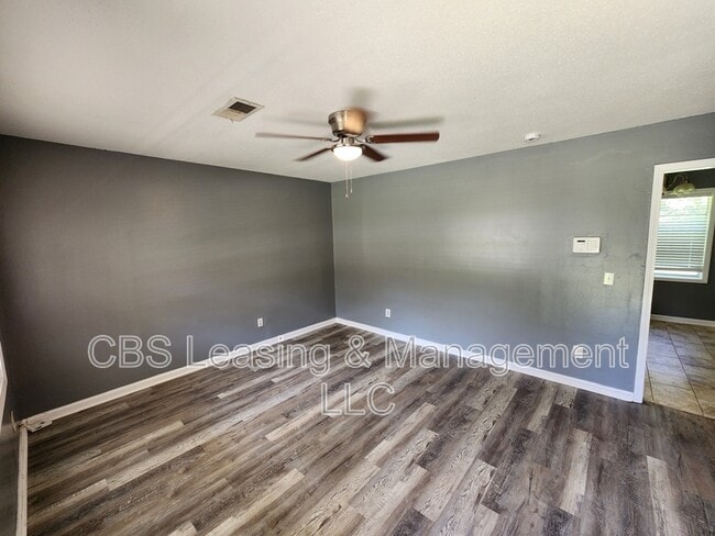 Foto del edificio - 1406 Jackson Dr