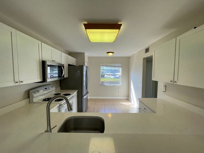 Foto del edificio - ANNUAL RENTAL - 2 BED / 2 BATH AT CANTERBURY VILLAGE
