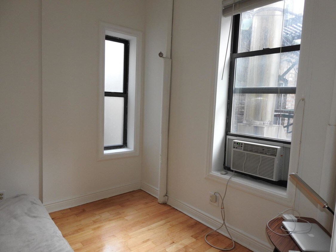 Building Photo - 71 Thompson St