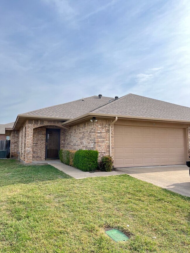 Building Photo - 1503 Glenhaven Dr