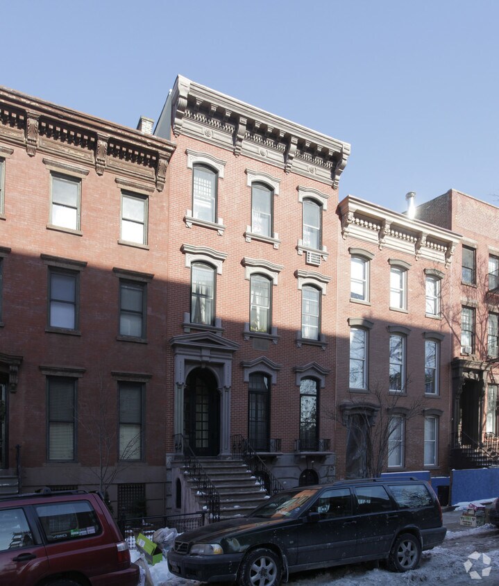 Primary Photo - 139 Noble St