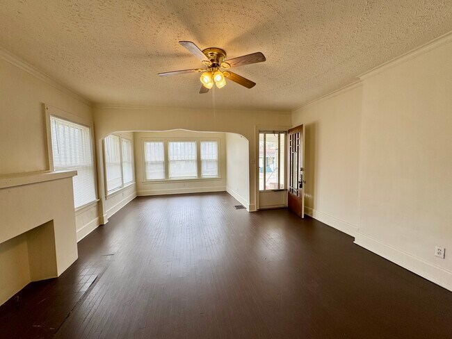 Foto del edificio - 1301 Woodward Pl NW