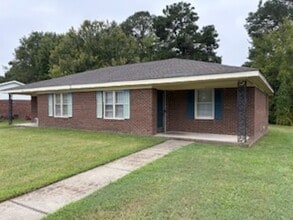 Building Photo - 9B N Sussex Dr