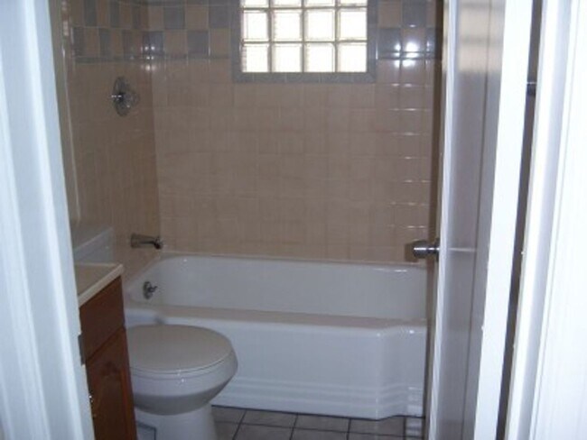 Foto del edificio - 424 Howard Ave