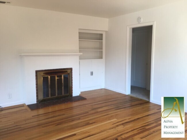 Foto del edificio - House and yards have upgrades