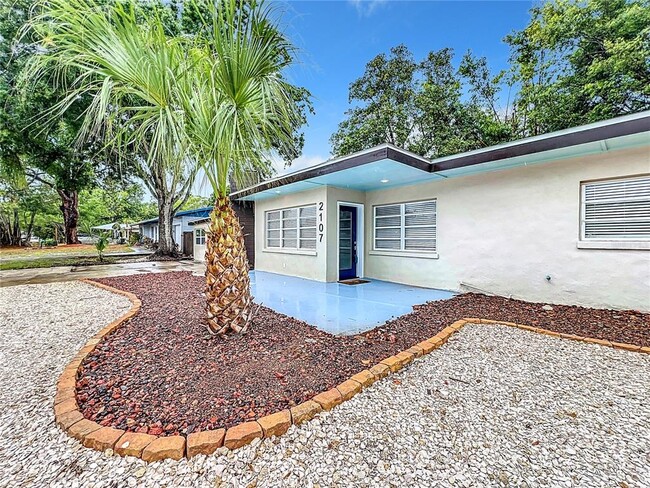 Building Photo - 2107 Pine Terrace