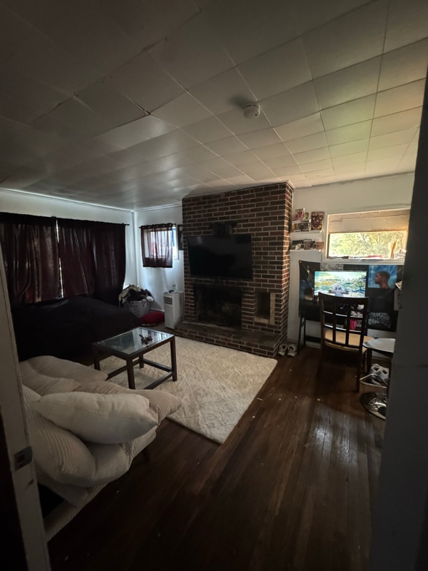 Building Photo - 423 Dodge St