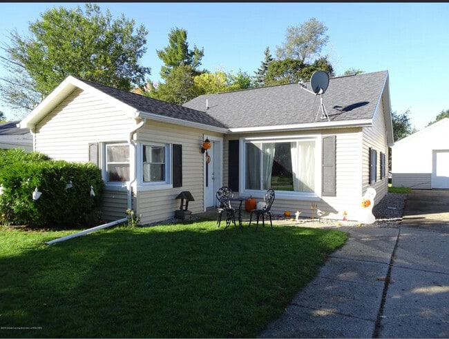 Building Photo - 814 Bostwick St S