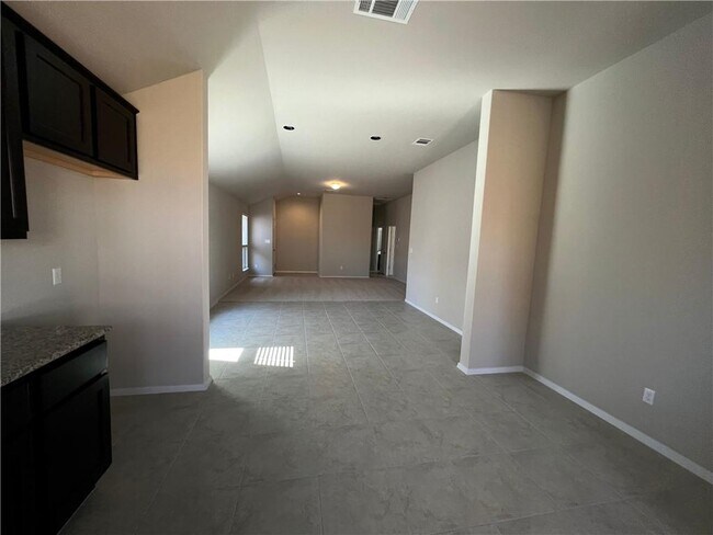 Building Photo - 138 White Dunes Dr