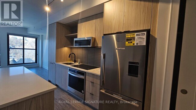 Photo du bâtiment - 185 Dunlop St E