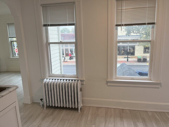 Building Photo - 1830 Parmenter St
