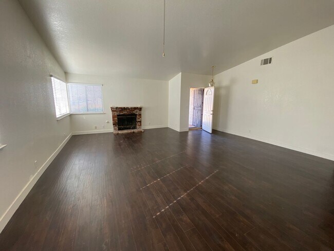 Foto del edificio - West Lancaster 3 bedroom available now!