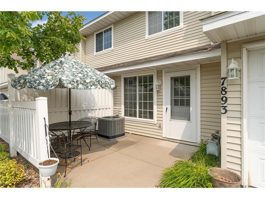 Foto principal - 7893 Autumn Ridge Ave