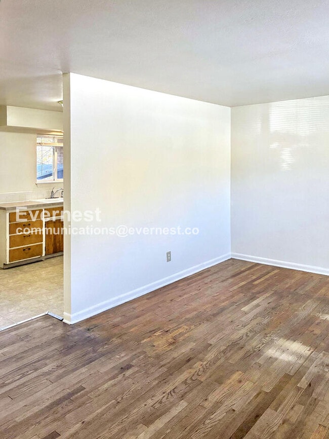 Building Photo - 1307 Castlerock Dr