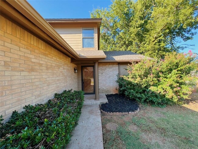 Building Photo - 213 Woodbridge Cir