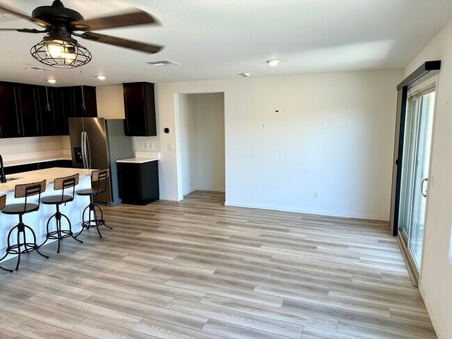 Foto del edificio - Fantastic 1 year NEW KB Home in Tierra La ...