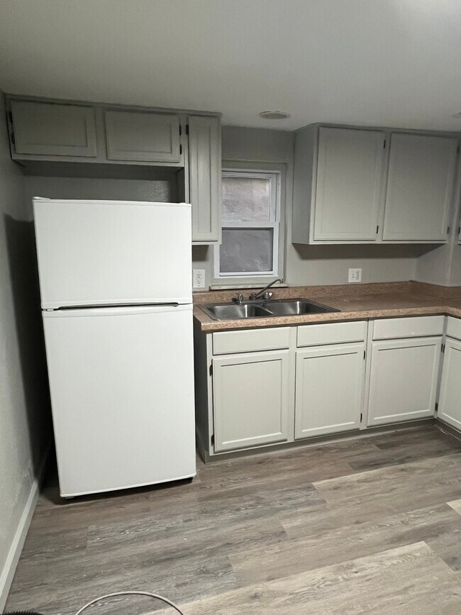 Photo - 111 Kline Ave Apartments