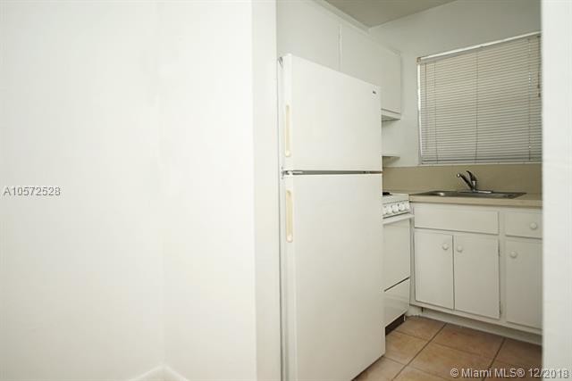 Building Photo - 427 Anastasia Ave