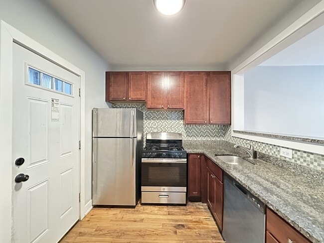 Building Photo - 4410 N Wolcott Ave