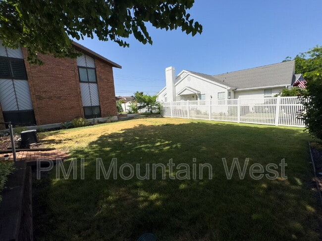 Building Photo - 779 N 200 W