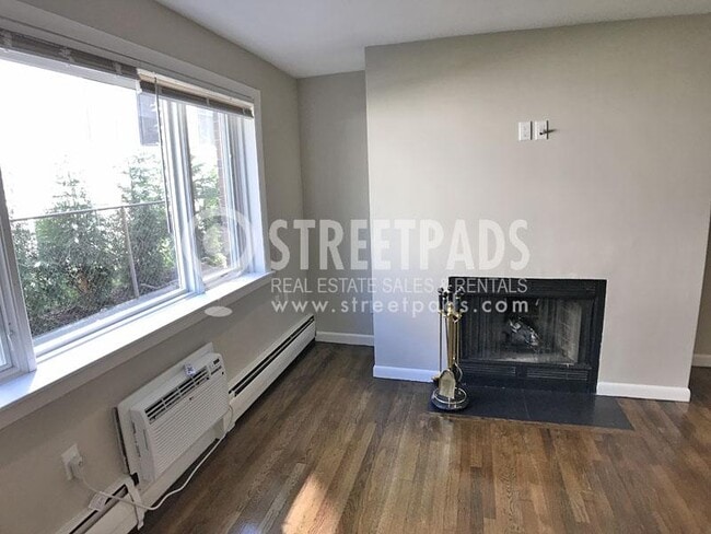 Building Photo - 2 bedroom in Boston MA 02130