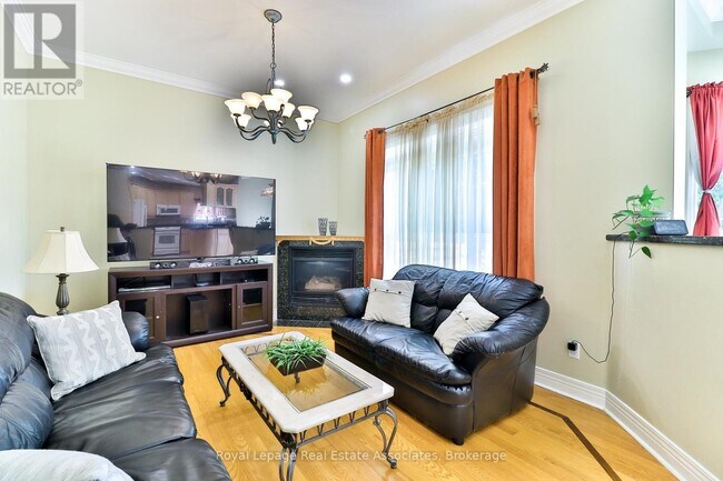 Photo du bâtiment - 38 Eaglewood Blvd