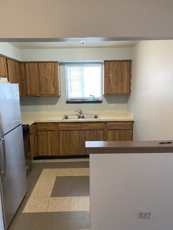Building Photo - 236 S Yates Ave
