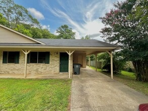 Building Photo - 602 N Cross St